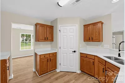 1034 Chalk Hill Lane, Charlotte, NC 28214 - Photo 10