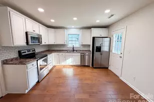 10933 Pointer Ridge Dr, Charlotte, NC 28214 - Photo 2