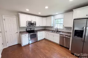 10933 Pointer Ridge Dr, Charlotte, NC 28214 - Photo 6