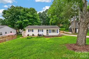 1063 14th Ave NW, Hickory, NC 28601 - Photo 1
