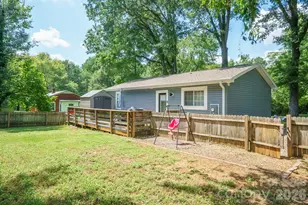 607 E 17th St, Newton, NC 28658 - Photo 4