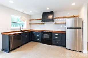 881 Burney Mountain Rd, Fletcher, NC 28732 - Photo 14