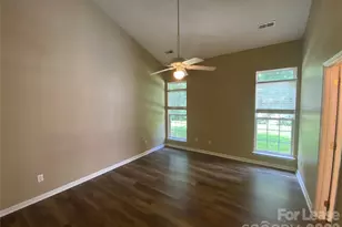5422 Waverly Lynn Ln, Charlotte, NC 28269 - Photo 10