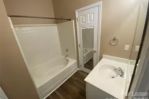 5422 Waverly Lynn Ln, Charlotte, NC 28269 - Photo 12
