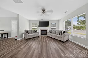 2047 Sonoma Valley Dr, Charlotte, NC 28214 - Photo 4