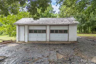 375 E King St, East Flat Rock, NC 28726 - Photo 28