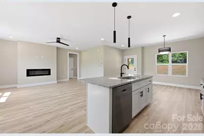 1513 Robin Road, Newton, NC 28658 - Photo 4