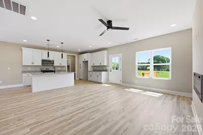 1513 Robin Road, Newton, NC 28658 - Photo 2