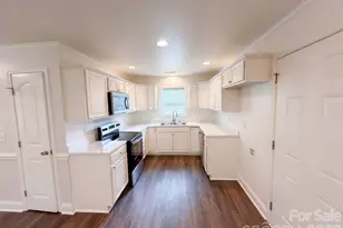 225 Vineyard Dr, Salisbury, NC 28146 - Photo 2