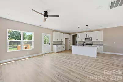 1517 Robin Road, Newton, NC 28658 - Photo 2