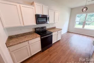 8815 1st Run Ct, Charlotte, NC 28215 - Photo 8