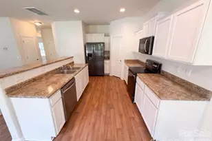 8815 1st Run Ct, Charlotte, NC 28215 - Photo 2