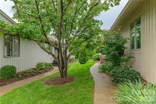 121 Deerlake Dr, Asheville, NC 28803 - Photo 2