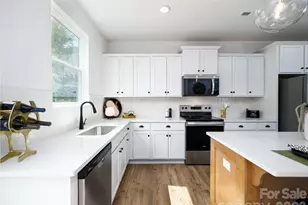 11709 Avocet St, Charlotte, NC 28215 - Photo 8