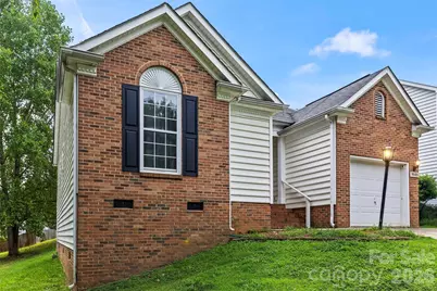 9005 Little Hampton Place, Charlotte, NC 28215 - Photo 2