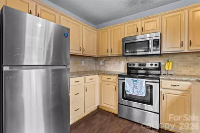 9005 Little Hampton Place, Charlotte, NC 28215 - Photo 10
