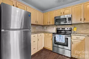 9005 Little Hampton Pl, Charlotte, NC 28215 - Photo 10