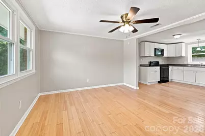 1021 S Caldwell Avenue, Newton, NC 28658 - Photo 6