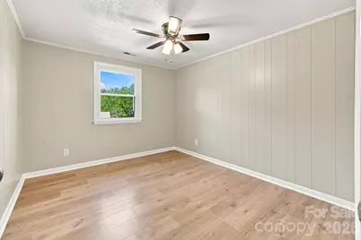1021 S Caldwell Avenue, Newton, NC 28658 - Photo 14