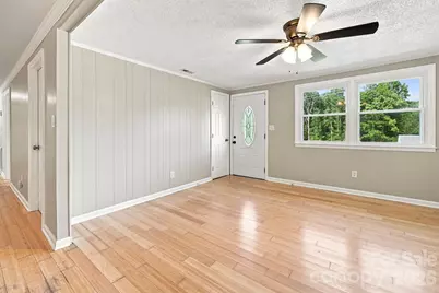 1021 S Caldwell Avenue, Newton, NC 28658 - Photo 8