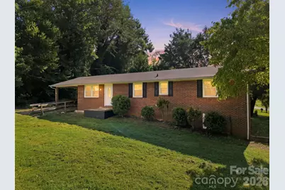 1021 S Caldwell Avenue, Newton, NC 28658 - Photo 2