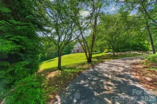 7940 Oakmont Ct, Hickory, NC 28602 - Photo 2