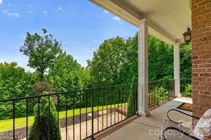 7940 Oakmont Ct, Hickory, NC 28602 - Photo 8