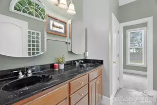 7940 Oakmont Ct, Hickory, NC 28602 - Photo 32