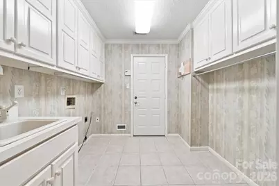 3823 Rock Bridge Drive NE, Conover, NC 28613 - Photo 32