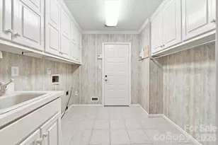 3823 Rock Bridge Dr NE, Conover, NC 28613 - Photo 32