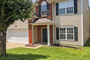 2717 Forest Grove Ct, Charlotte, NC 28269 - Photo 2