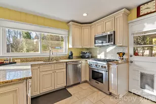 2 Bevlyn Dr, Asheville, NC 28803 - Photo 12