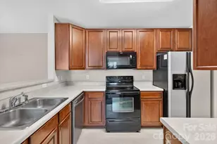11232 Hyde Pointe Ct, Charlotte, NC 28262 - Photo 12