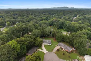 821 Normandy View St, Gastonia, NC 28052 - Photo 36