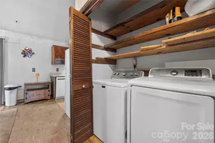 131 Spencer St, Clyde, NC 28721 - Photo 12