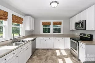 401 N Oakland Ave, Statesville, NC 28677 - Photo 12