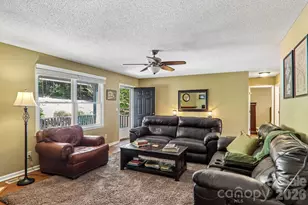 7 Maple Leaf Dr, Hendersonville, NC 28739 - Photo 6