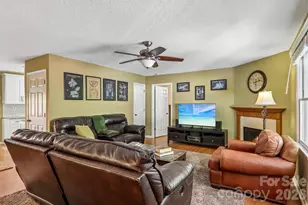 7 Maple Leaf Dr, Hendersonville, NC 28739 - Photo 8