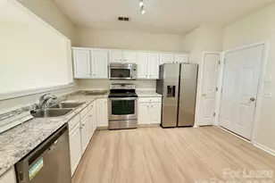 10212 Garmoyle St, Charlotte, NC 28277 - Photo 4