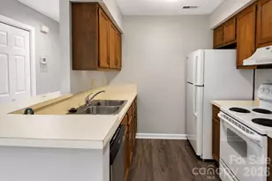 8024 Tremaine Ct, Charlotte, NC 28227 - Photo 6