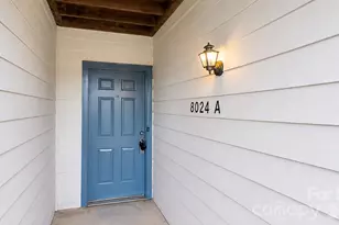 8024 Tremaine Ct, Charlotte, NC 28227 - Photo 2