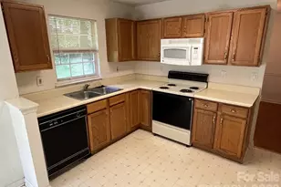 5326 Groveton Ct, Charlotte, NC 28269 - Photo 10