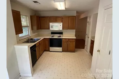 5326 Groveton Court, Charlotte, NC 28269 - Photo 8