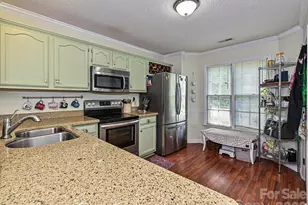 7813 Bridle Ct, Charlotte, NC 28216 - Photo 4