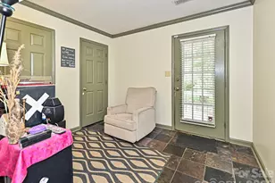 7813 Bridle Ct, Charlotte, NC 28216 - Photo 16