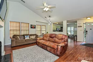 7813 Bridle Ct, Charlotte, NC 28216 - Photo 8