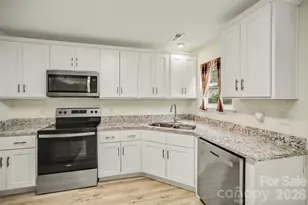8500 Woodhill Manor Ct, Charlotte, NC 28215 - Photo 24