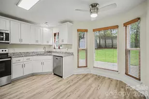 8500 Woodhill Manor Ct, Charlotte, NC 28215 - Photo 22