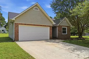2730 Briar Trail Ct, Matthews, NC 28104 - Photo 2