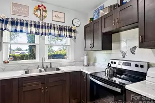 110 E Price St, Hendersonville, NC 28739 - Photo 8